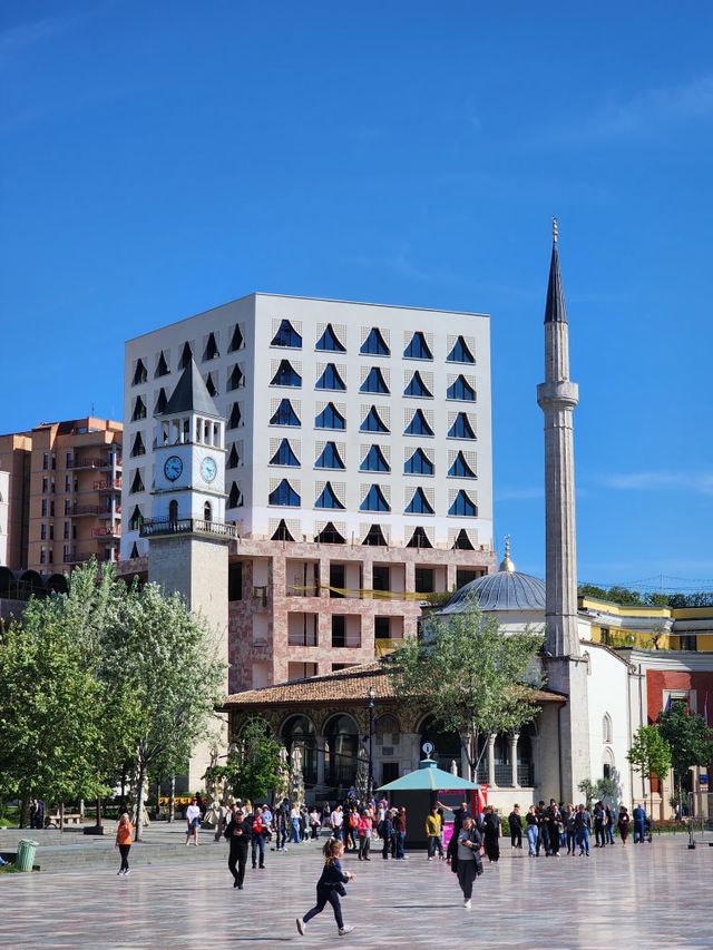 Albanian lek 2026 — matkailijan valuuttaopas Tiranaan